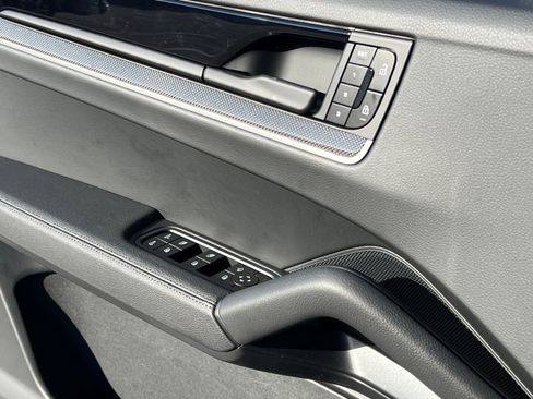 New 2026 Porsche Cayenne image 29