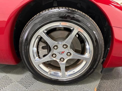 Used 2004 Chevrolet Corvette Coupe w/ Roof Package RWD image 19