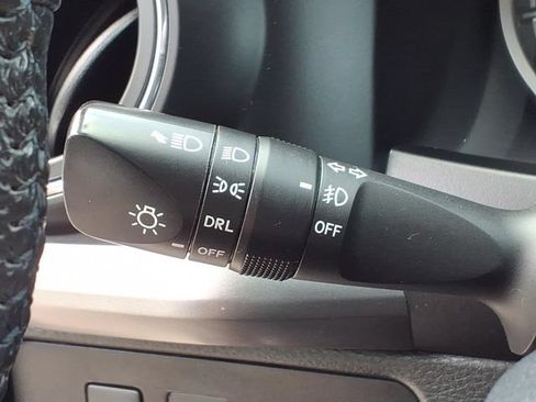 Used 2020 Toyota Tacoma SR5 AWD/4WD image 28