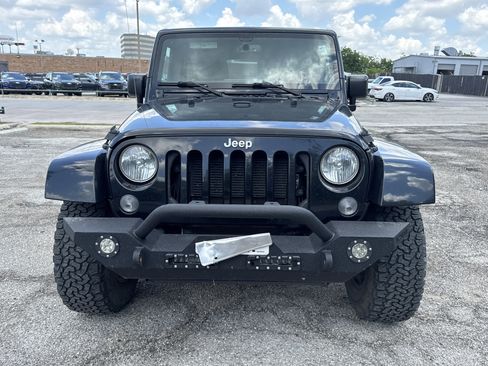 Used 2015 Jeep Wrangler Unlimited Rubicon w/ Connectivity Group AWD/4WD image 8