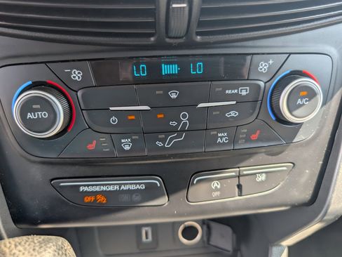 Used 2018 Ford Escape SE w/ SE Sync 3 Package AWD/4WD image 18
