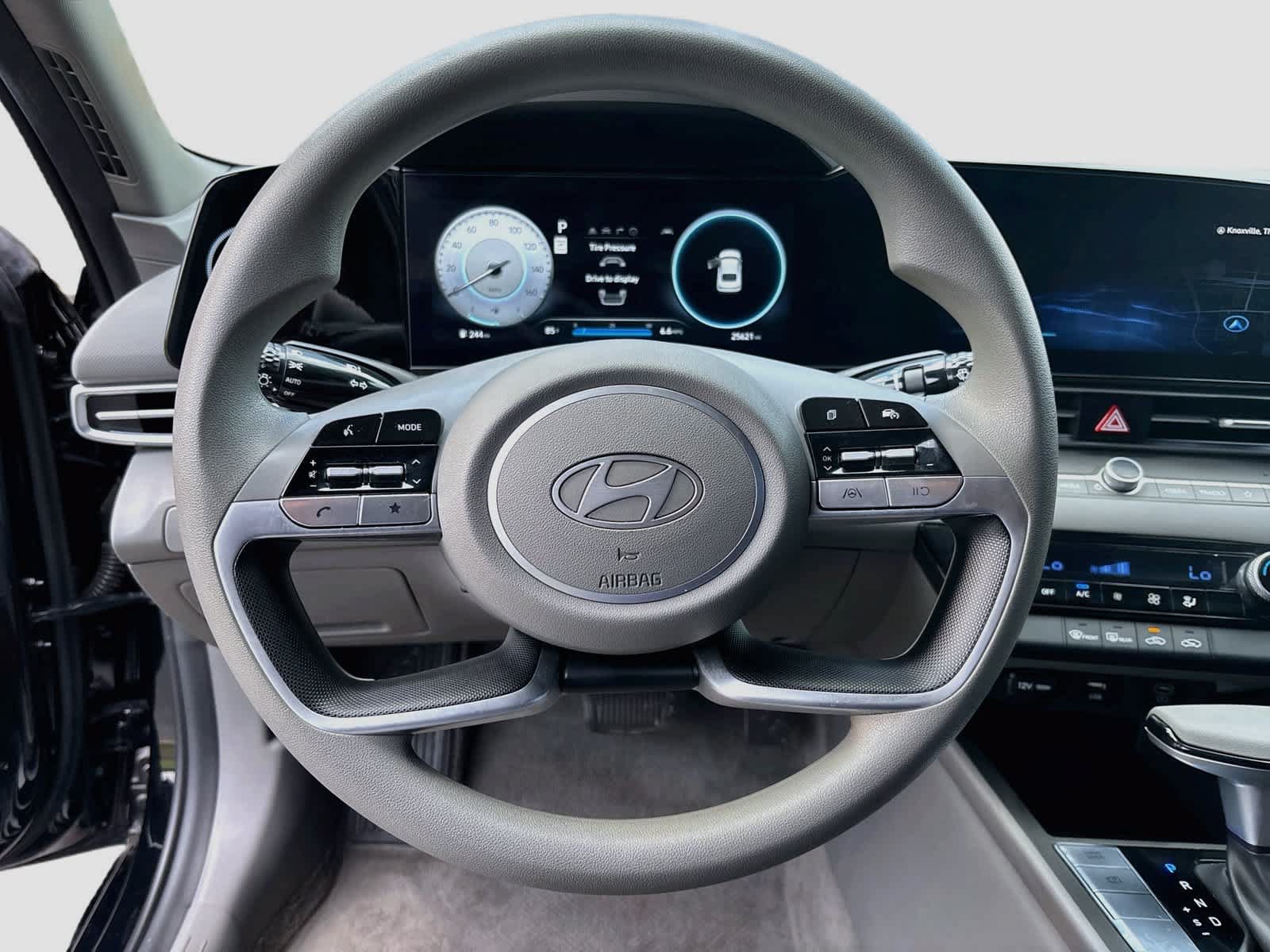 Used 2024 Hyundai Elantra SEL FWD image 11