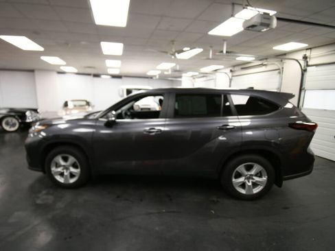 Certified 2024 Toyota Highlander LE image 4