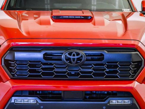 Used 2024 Toyota Tacoma TRD Sport w/ TRD Sport Upgrade Package image 8