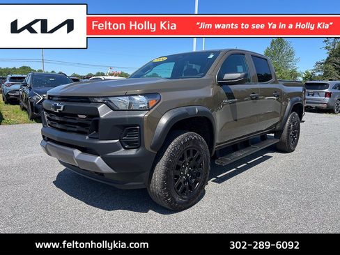 Used 2024 Chevrolet Colorado Trail Boss w/ Advanced Trailering Package AWD/4WD image 1