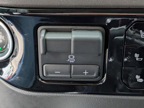 Used 2025 GMC Sierra 1500 SLT image 18