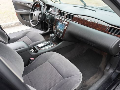 Used 2014 Chevrolet Impala LT w/ LT Sunroof Package image 27