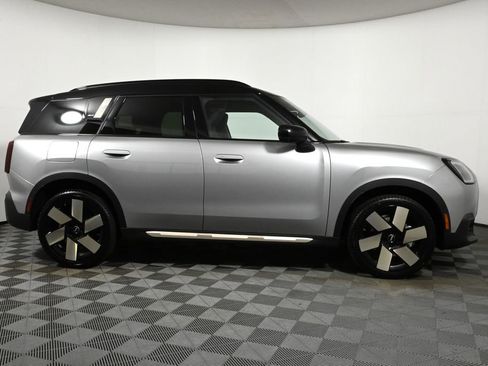 Used 2025 MINI Cooper Countryman S w/ Comfort Package Max image 8
