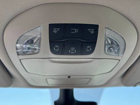 Used 2023 Chrysler Voyager LX FWD image 19
