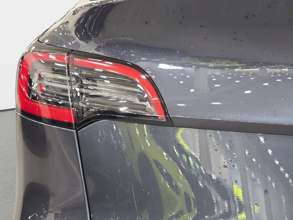 Used 2024 Tesla Model Y 2WD image 22