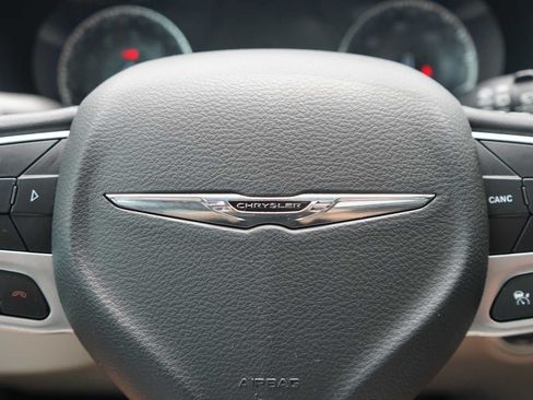 Used 2022 Chrysler Pacifica Limited FWD image 14