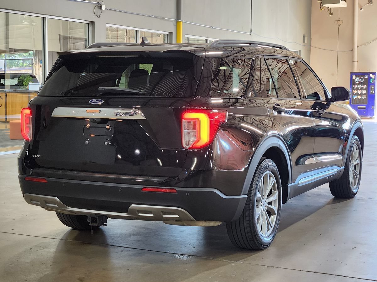 Used 2024 Ford Explorer XLT w/ Equipment Group 202A RWD image 8