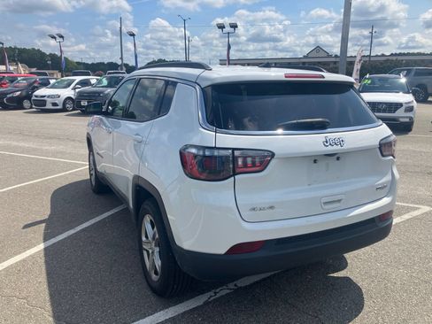 Used 2024 Jeep Compass Latitude AWD/4WD image 3