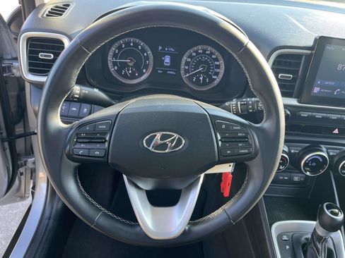 Certified 2022 Hyundai Venue SEL FWD image 15