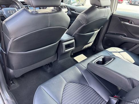 Used 2020 Toyota Camry SE FWD image 39
