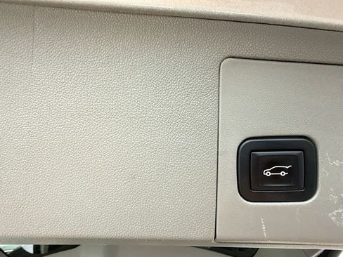 Used 2018 Cadillac XT5 Luxury w/ Driver Awareness Package image 31