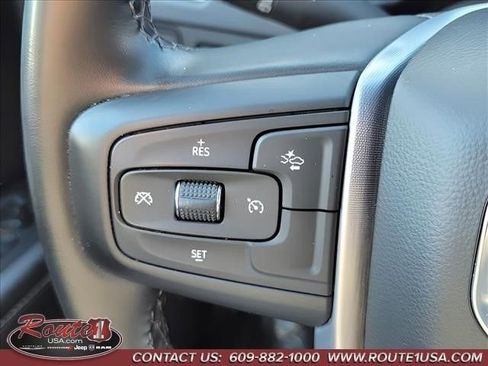 Used 2024 GMC Yukon SLT AWD/4WD image 17