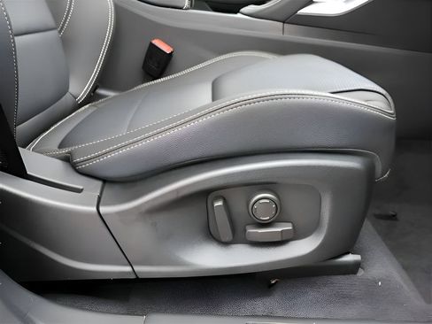 Used 2024 Jaguar E-PACE R-Dynamic SE image 11