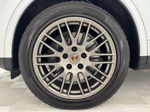 Used 2017 Porsche Cayenne Platinum Edition image 9