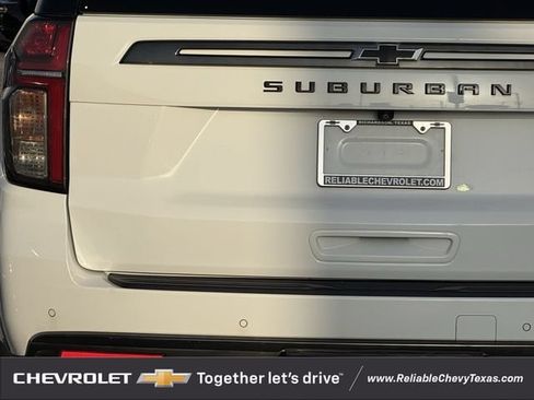 Used 2022 Chevrolet Suburban Z71 AWD/4WD image 9