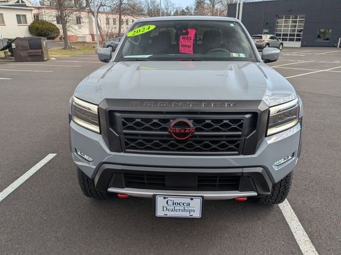 Used 2024 Nissan Frontier PRO-4X w/ Technology Package image 2