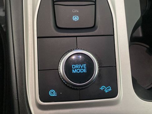 Used 2022 Ford Explorer XLT AWD/4WD image 10