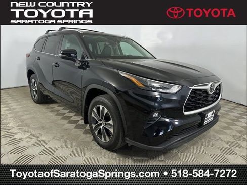 Used 2023 Toyota Highlander XLE AWD/4WD image 1