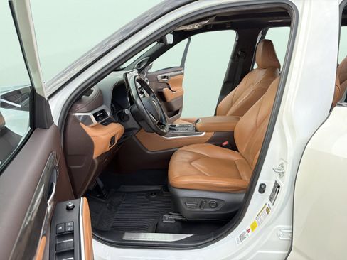 Used 2020 Toyota Highlander Platinum FWD image 15