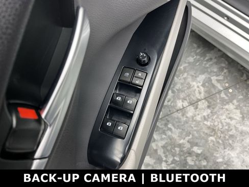 Used 2018 Toyota Camry SE image 7