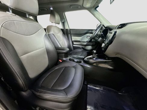 Used 2017 Kia Soul + w/ Primo Package FWD image 29