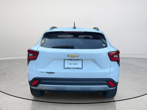 Used 2025 Chevrolet Trax LT FWD image 8