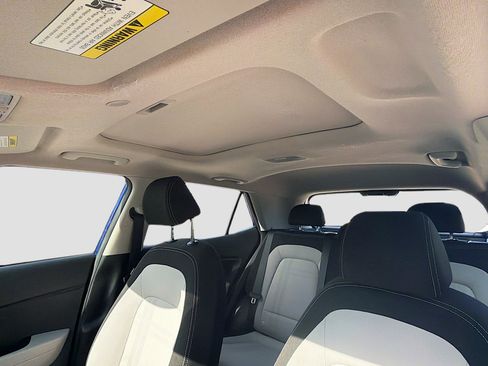 Used 2023 Hyundai Venue SEL image 22