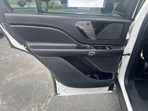 Used 2023 Lincoln Aviator AWD w/ Premium Package image 27