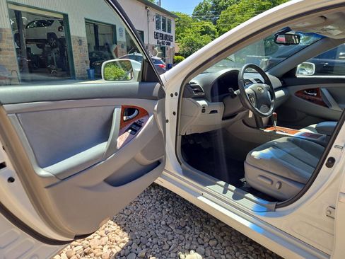 Used 2009 Toyota Camry XLE FWD image 15