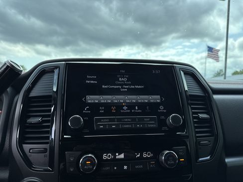 Used 2021 Nissan Titan PRO-4X w/ Pro-4x Convenience Package AWD/4WD image 25