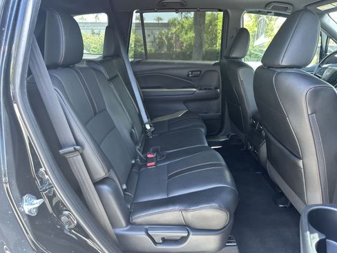 Used 2025 Honda Passport TrailSport image 16
