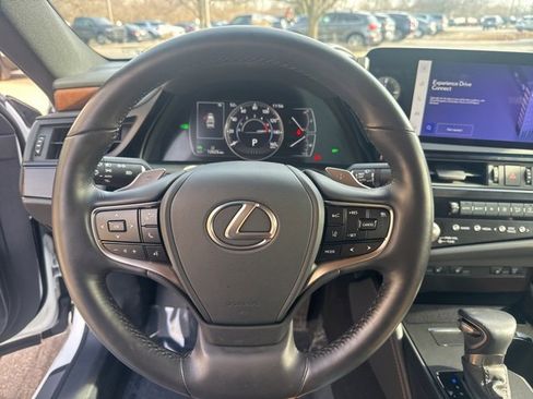 Certified 2025 Lexus ES 300h w/ Premium Package image 19