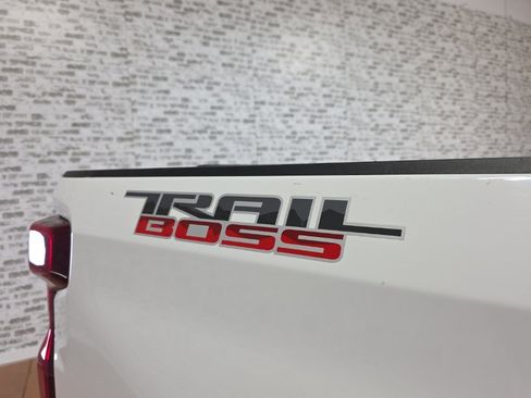 Used 2021 Chevrolet Silverado 1500 LT Trail Boss w/ Convenience Package II image 11