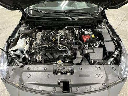 Used 2024 Nissan Altima 2.5 SV FWD image 19