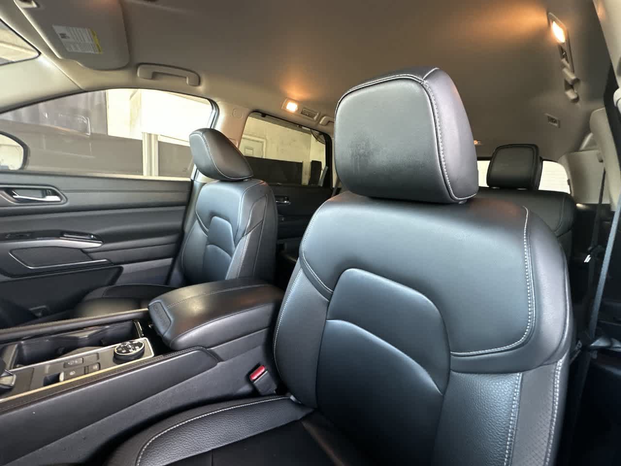 Used 2025 Nissan Pathfinder SL AWD/4WD image 14