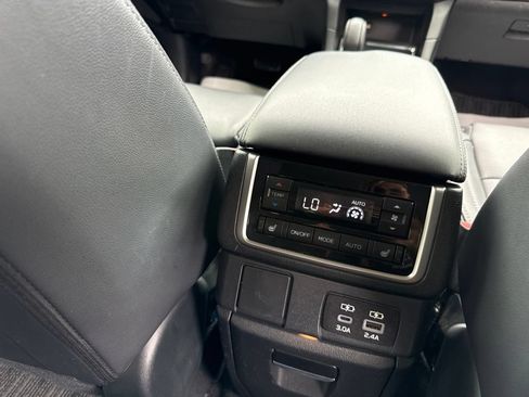 Used 2023 Subaru Ascent Limited AWD/4WD image 20