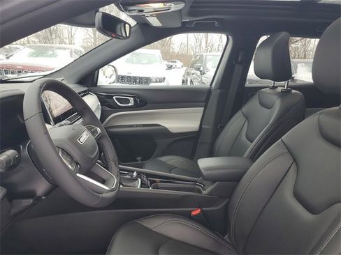 New 2026 Jeep Compass Limited w/ Sun, Sound & Navigation Group image 18