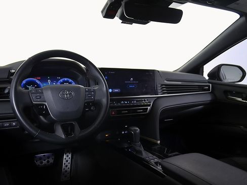Used 2025 Toyota Camry XSE FWD image 13