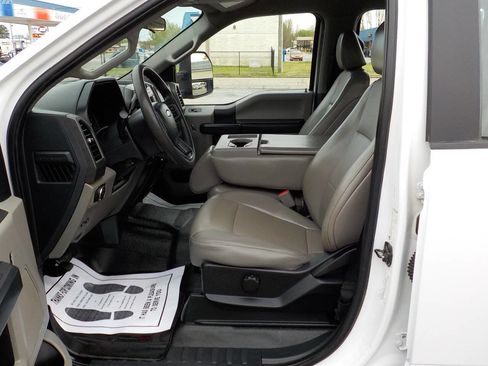 Used 2022 Ford F250 XL w/ Power Equipment Group image 12