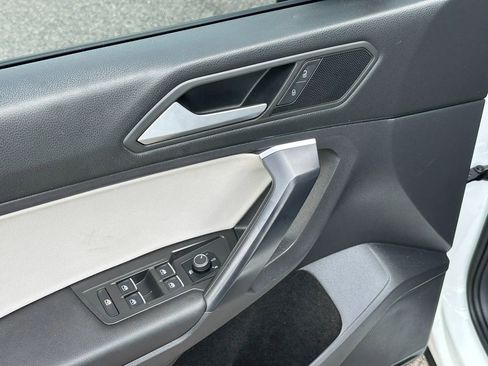 Used 2021 Volkswagen Tiguan SE R-Line image 12