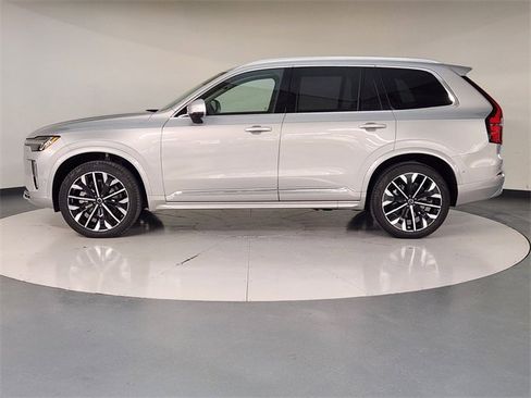 Used 2025 Volvo XC90 B5 Plus image 5