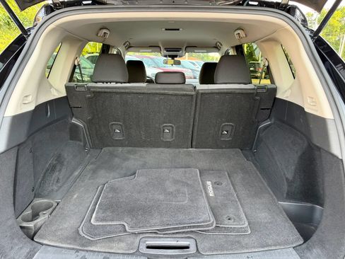 Used 2023 Nissan Rogue SV FWD image 13