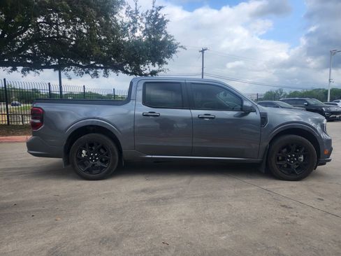 Used 2025 Ford Maverick Lobo image 2