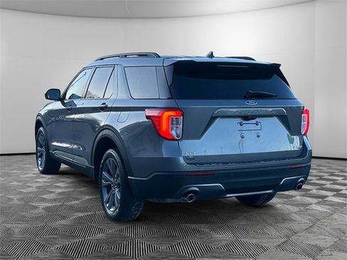 Used 2022 Ford Explorer XLT w/ Equipment Group 202A image 3