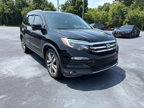 Used 2018 Honda Pilot Touring image 3